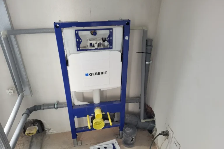 Montáž a instalace záchodu Geberit