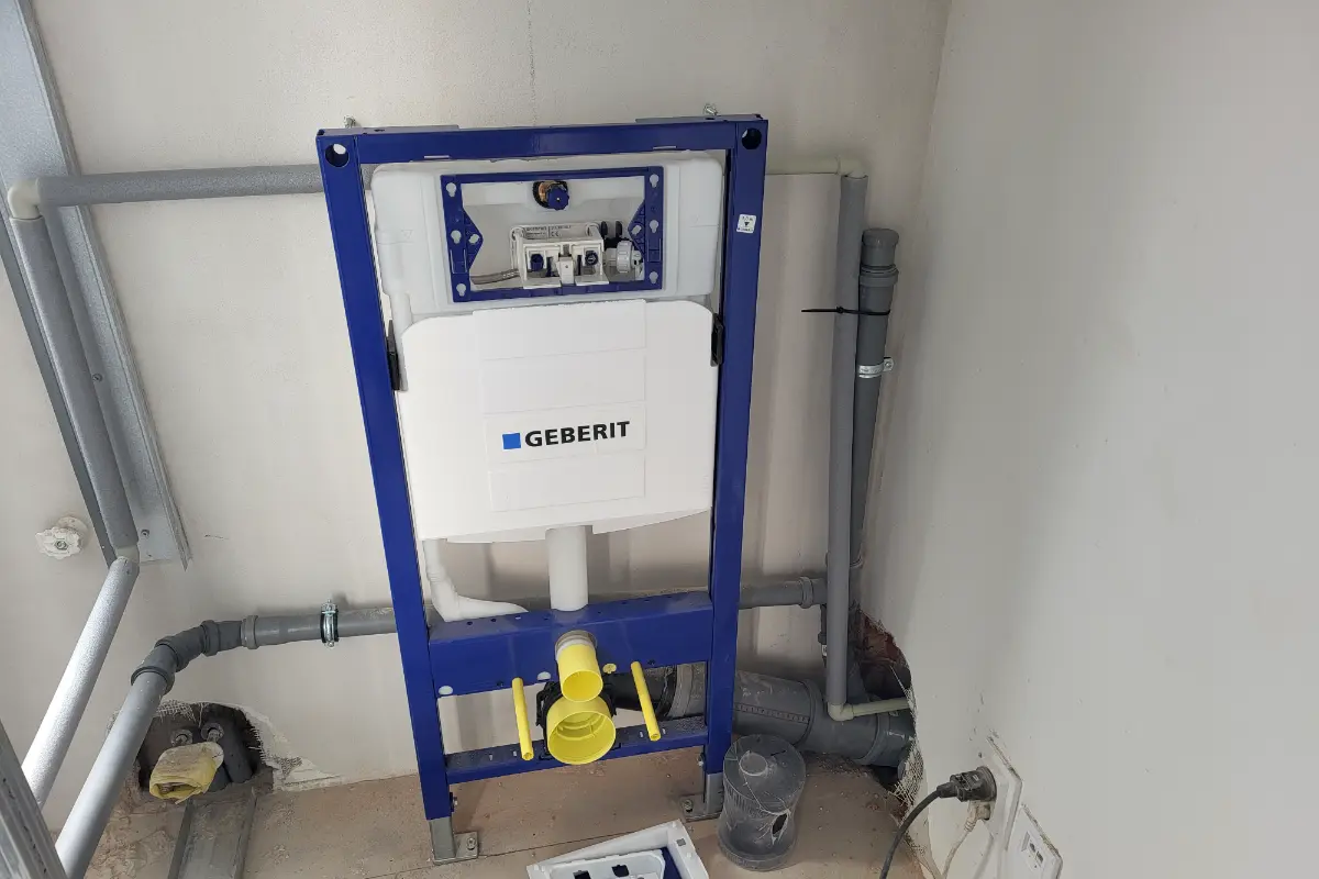 Montáž a instalace záchodu Geberit