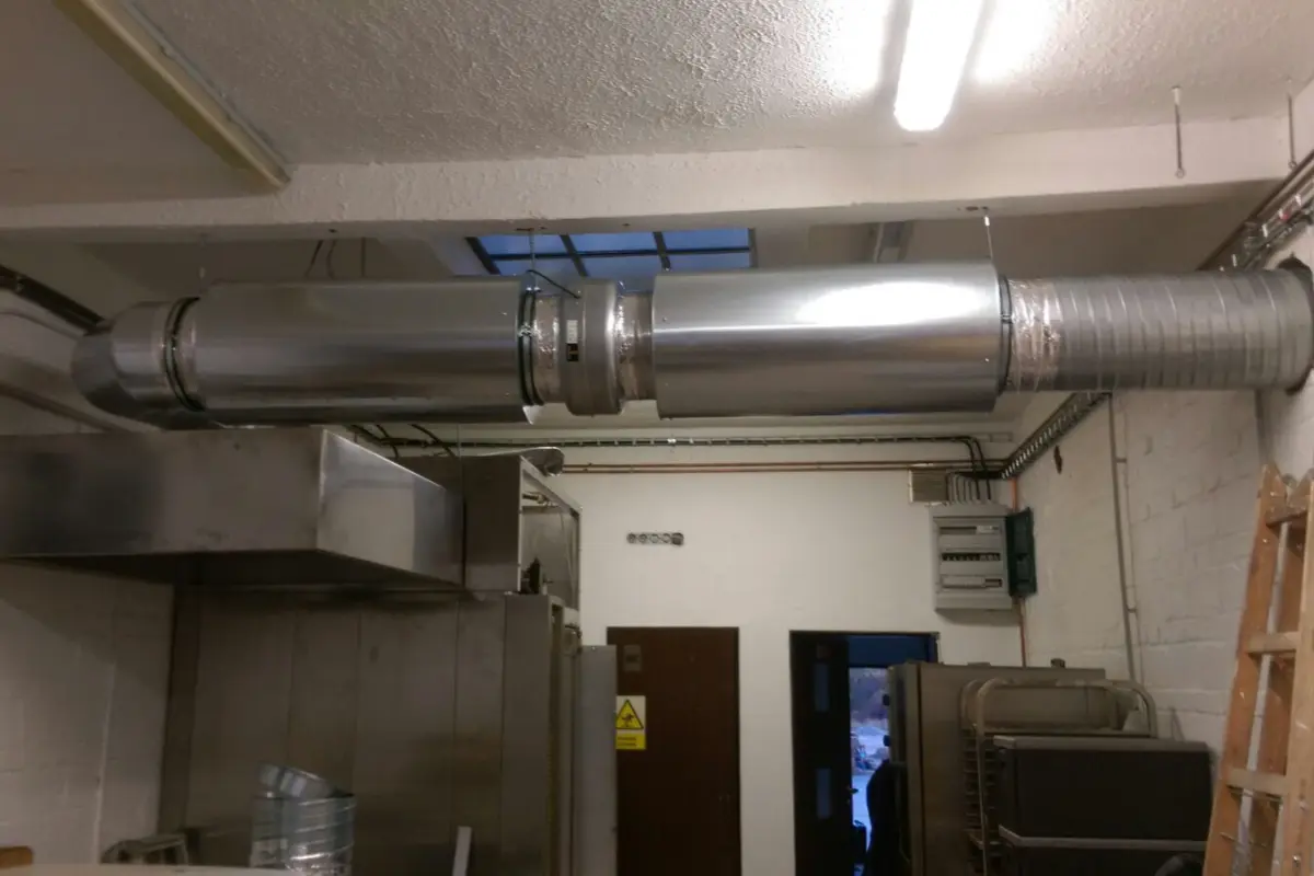 Montáž vzduchotechniky do restaurace